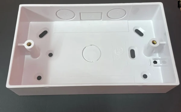 32mm 2 Gang universal skt box square edge