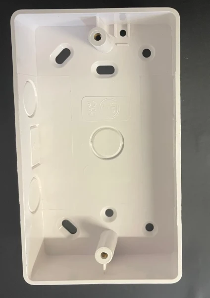 32mm 2 Gang Universal skt Box Radius Edge